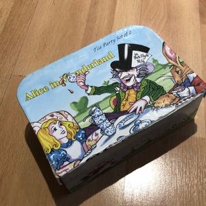 Alice in wonderland tea party set of 2